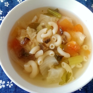マカロニとキューちゃん入り野菜スープ